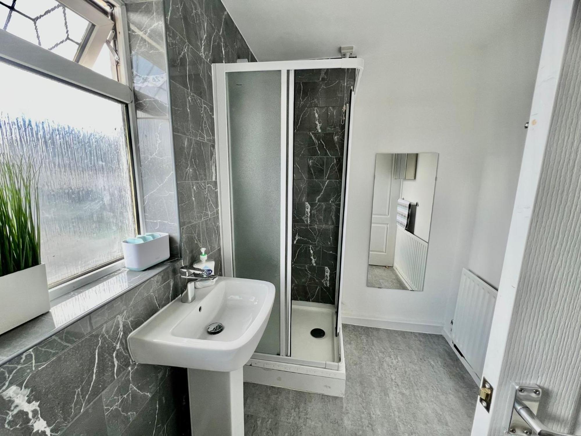 Executive 3 Bedroom Port Talbot Town Centre Margam Sleeps 7 Zewnętrze zdjęcie