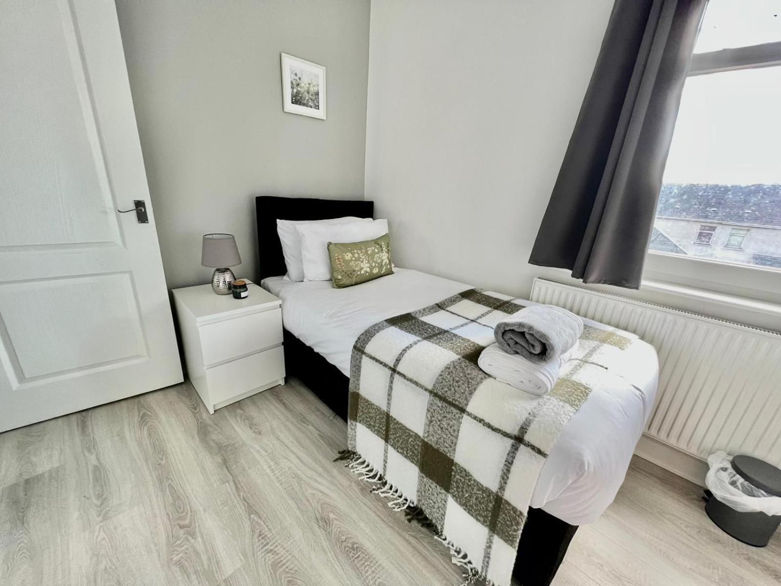 Executive 3 Bedroom Port Talbot Town Centre Margam Sleeps 7 Zewnętrze zdjęcie