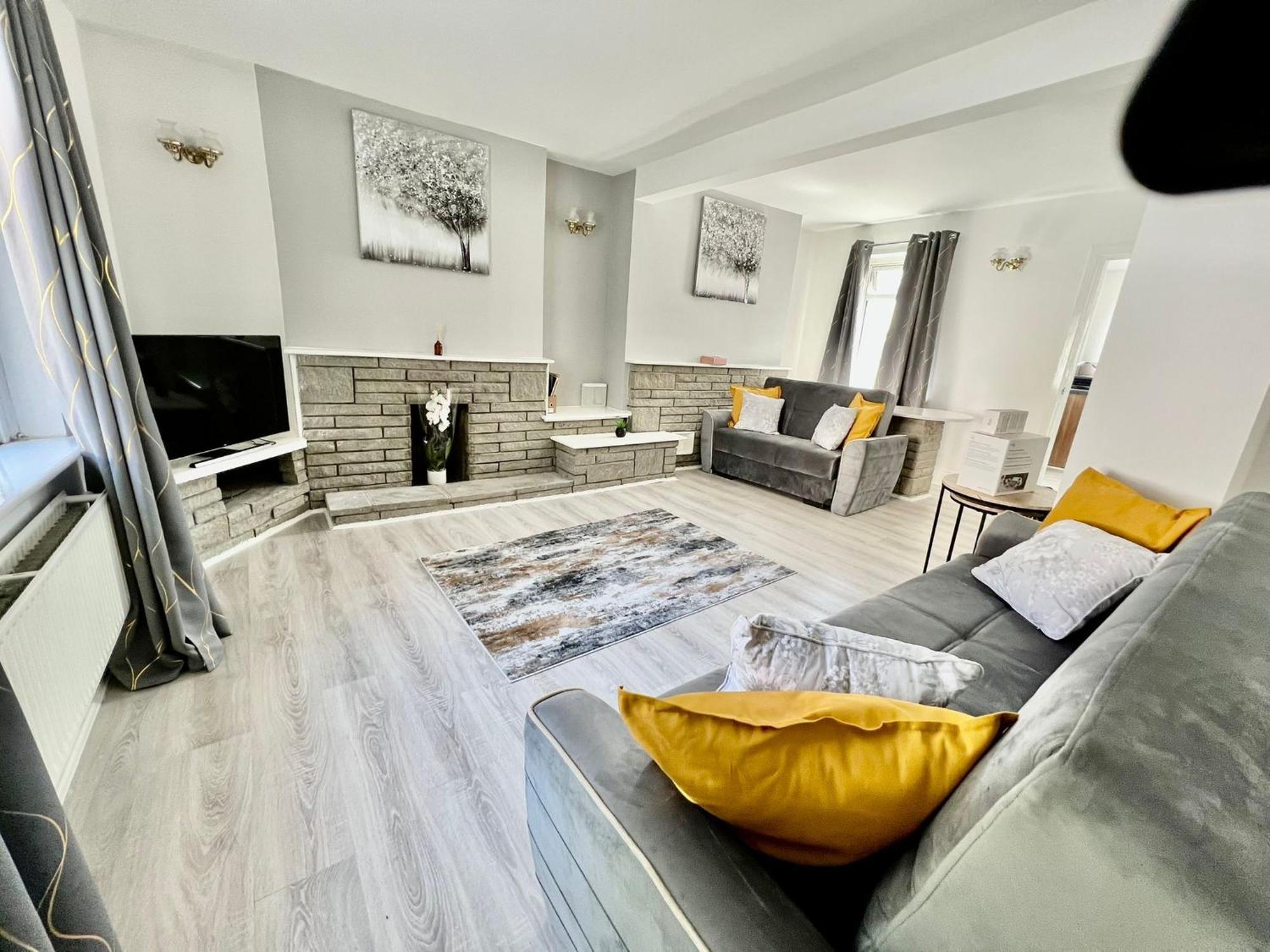 Executive 3 Bedroom Port Talbot Town Centre Margam Sleeps 7 Zewnętrze zdjęcie