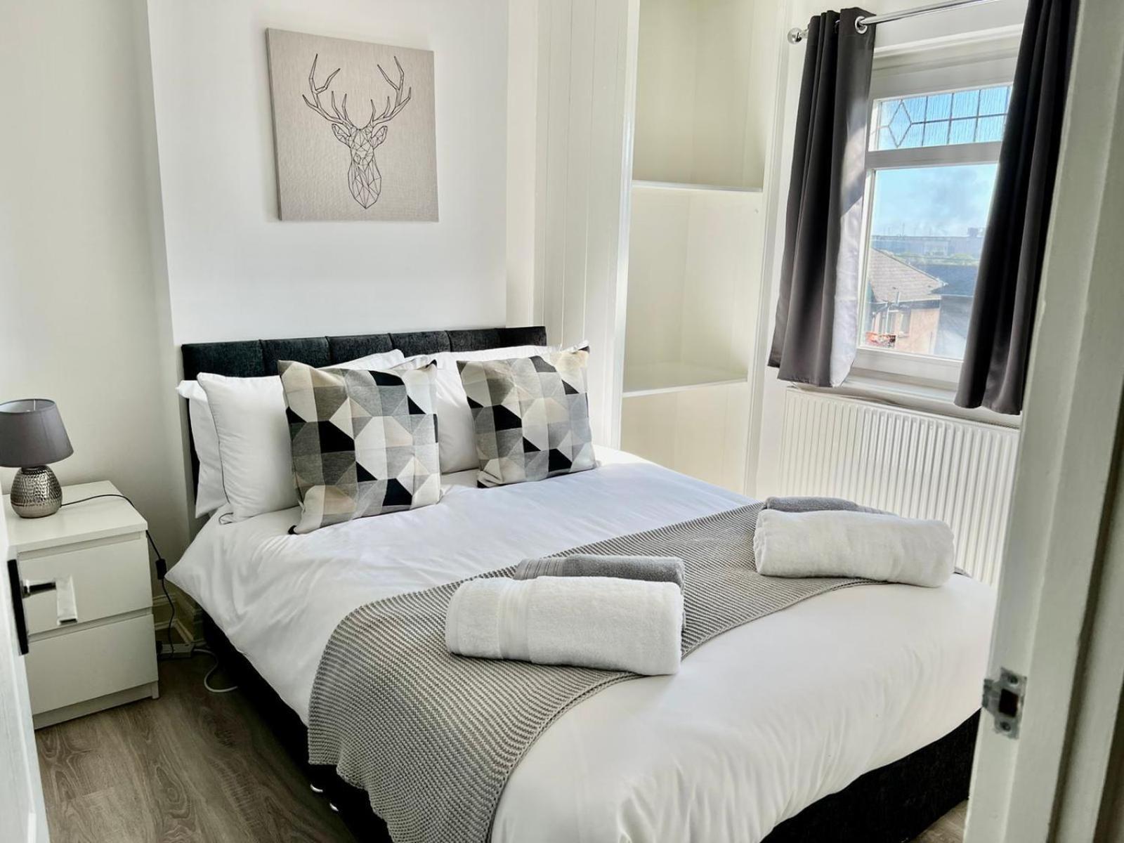 Executive 3 Bedroom Port Talbot Town Centre Margam Sleeps 7 Pokój zdjęcie